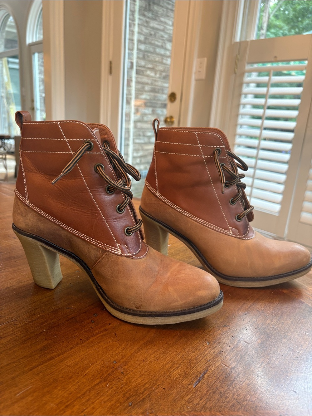 Johnston & Murphy Two-Tone Brown Lace-Up Heeled Ankle Boots